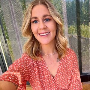 Meet your Posher, Elaine